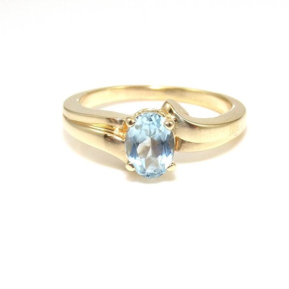 14K Gold Blue Aquamarine Oval Solitaire Ring 7.5